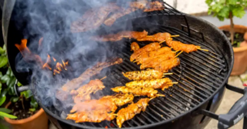 Grillrost reinigen: Warum Drahtbürsten gefährlich sind und welche Alternativen besser sind