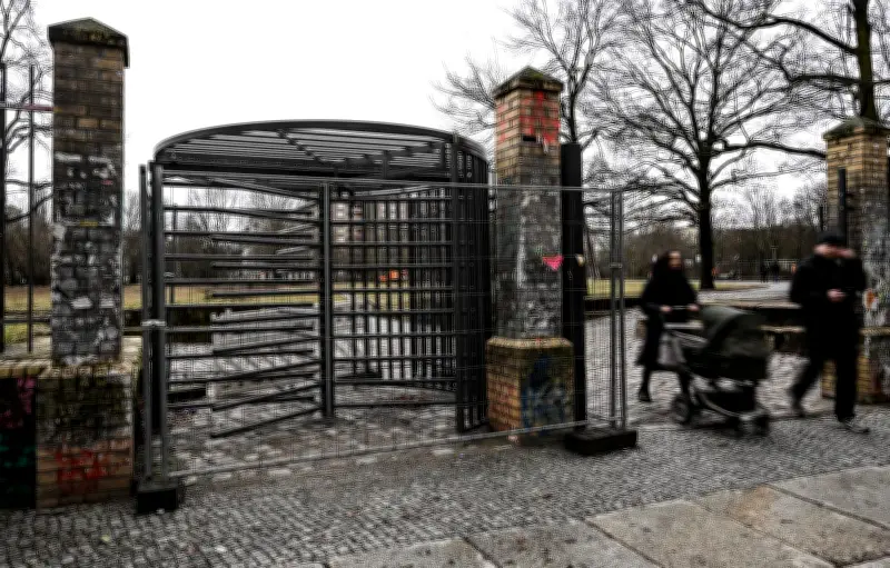 Görlitzer Park: Tore nachts geschlossen - Fahrradschlösser als Protestmittel blockieren Zugänge