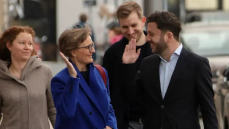 Grüne gewinnen knapp in Baden-Württemberg: Özdemir feiert Wahlsieg in Berlin