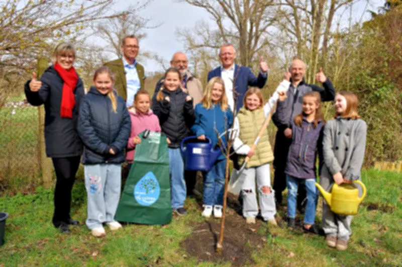 Grünes Jubiläum in Zeitz: Apfelbaum als nachhaltiges Geschenk für Grundschule Nonnewitz