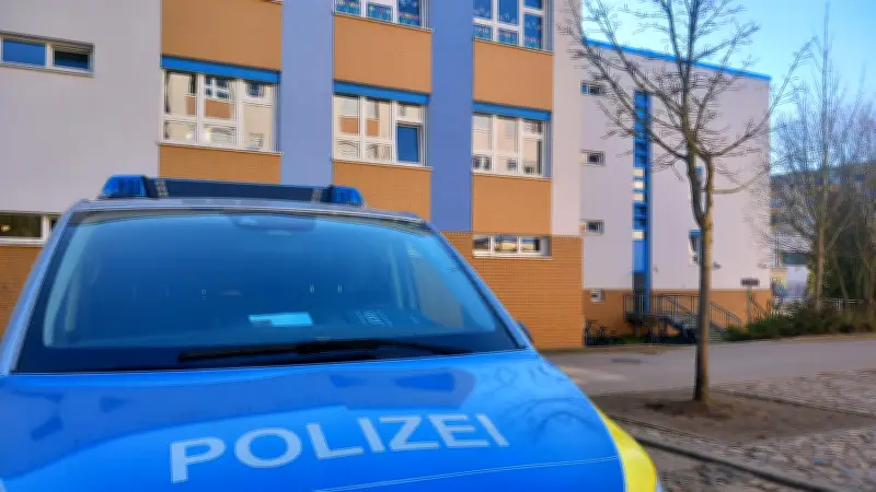 Großalarm an Rostocker Schule: 30 Verletzte nach Reizgas-Attacke eines 16-Jährigen