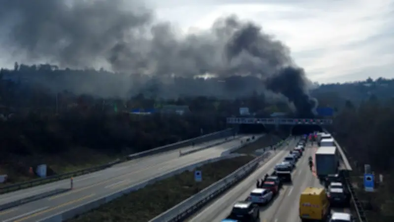 Großbrand im Engelbergtunnel: A81 bei Ludwigsburg nach Lkw-Feuer voll gesperrt