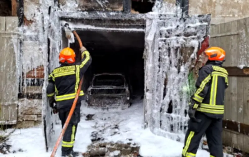 Großbrand in Zeitzer Innenstadt: Feuerwehr mit massivem Einsatz in der Rothestraße