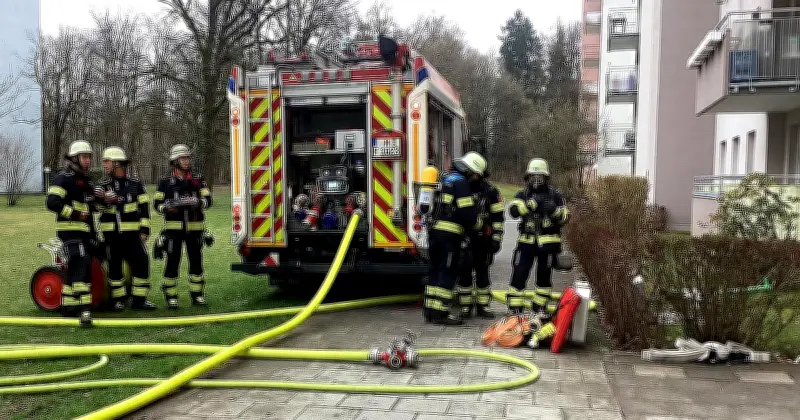Großeinsatz der Feuerwehr in Fürstenried West: Kellerbrand löst Stromausfall aus
