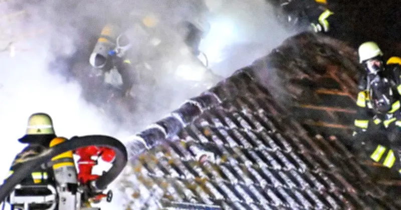 Großeinsatz in München: Dachstuhlbrand in Solln fordert Feuerwehr heraus