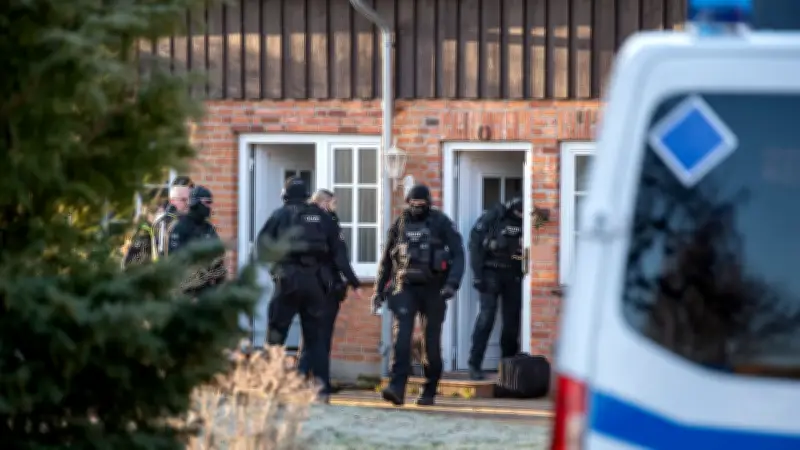 Großrazzia bei Landwirt und Kommunalpolitiker: Steuerschulden und Reichsbürger-Verdacht