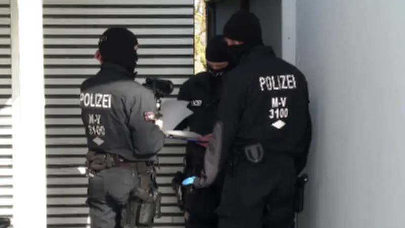 Großrazzia gegen mutmaßliche Rechtsextremisten: Bundesanwaltschaft durchsucht 16 Objekte in MV