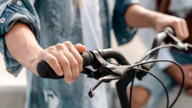 Güstrow: Bauarbeiten für Fahrradstraßen-Ausbau zwischen An der Schanze und Schwarzer Weg gestartet