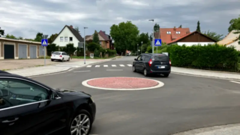 Güstrow: Bürgermeister-Dahse-Straße ab 23. März voll gesperrt – Umleitungen für Autos und Busse