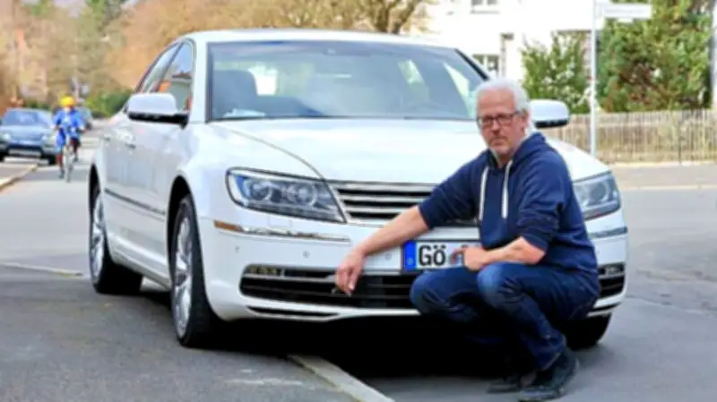 Göttinger Lehrer mietet Wohnung im Umland, um lange Wartezeiten bei Auto-Zulassung zu umgehen