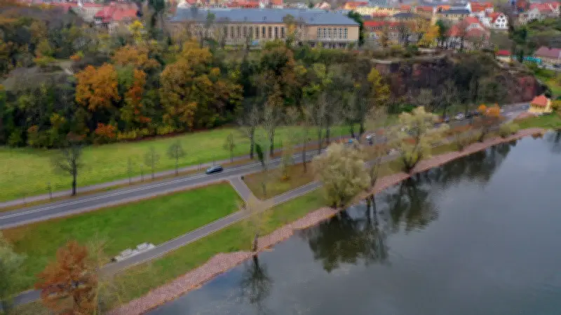 Gutachten zu Saaleufer-Steinschüttungen: Kritik an zweierlei Maß bei Genehmigungen