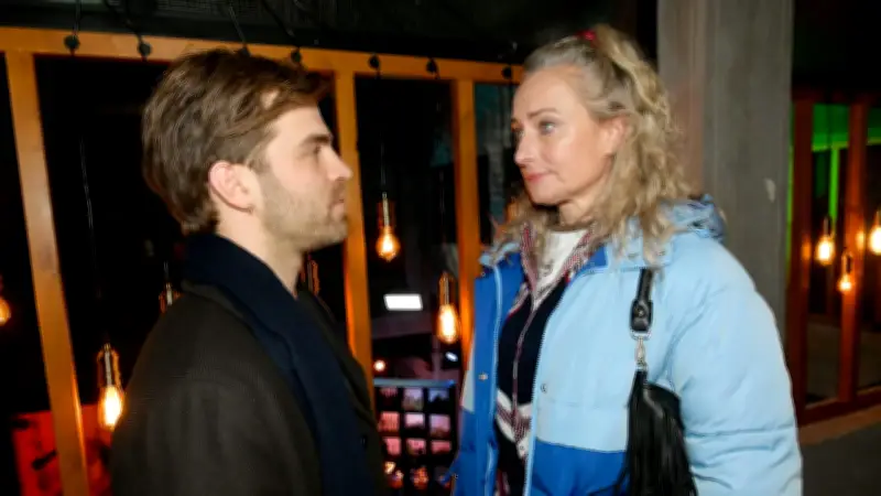 GZSZ-Vorschau: Julian verliebt sich in Maren, Tobias wagt Dating-App - alle Spoiler