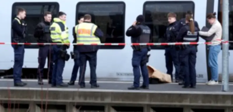 Haftbefehl nach Messerangriff im Saarland: 21-Jähriger soll 18-Jährige in Regionalzug attackiert haben