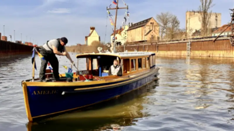Halle bekommt historische Saale-Fähre: Frieda pendelt ab Sommer auf dem Fluss