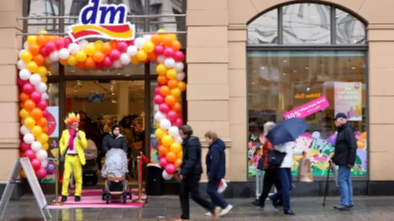 Halle: dm-Markt in Großer Nikolaistraße nach Umbau mit neuem Design wiedereröffnet