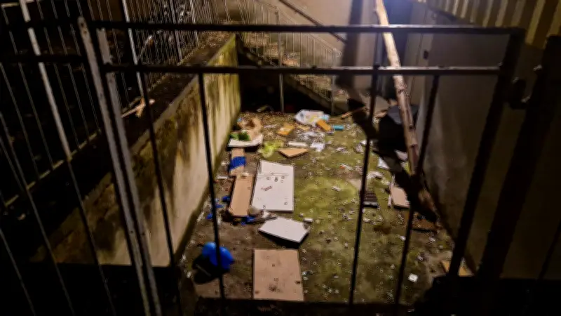 Halle-Neustadt: Wohnblock versinkt erneut im Müll - Ärger mit neuen Mietern