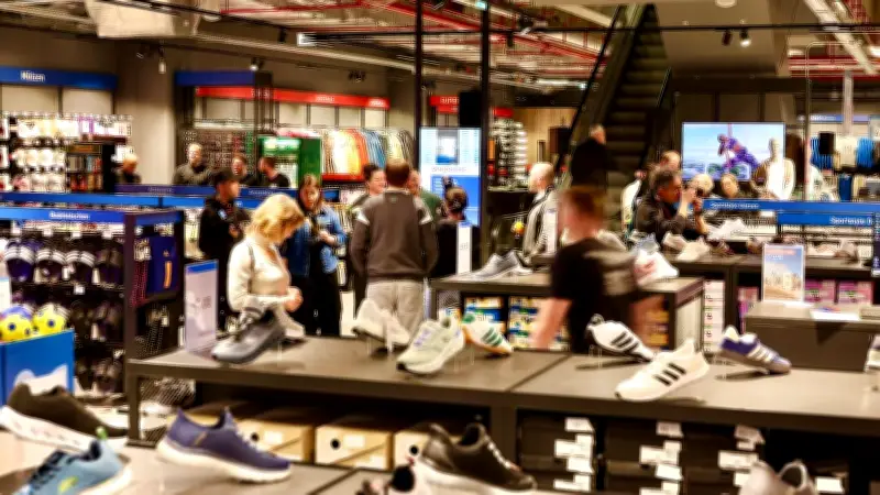 Halles neues Herz schlägt: Intersport-Superstore und L'Osteria eröffnen im ehemaligen Kaufhof