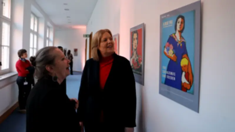 Hallesche Ausstellung zum Frauenwahlrecht eröffnet im Berliner Arbeitsministerium