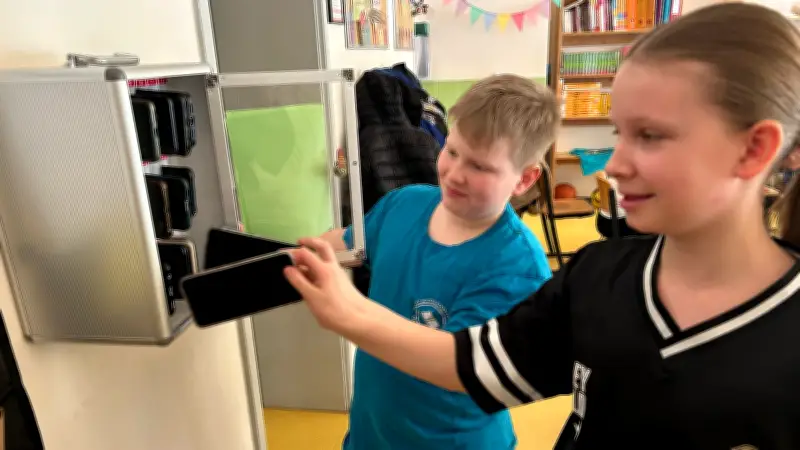 Handyverbot an Ascherslebener Schule im Gespräch: Schulleitung reagiert auf WhatsApp-Vorfälle