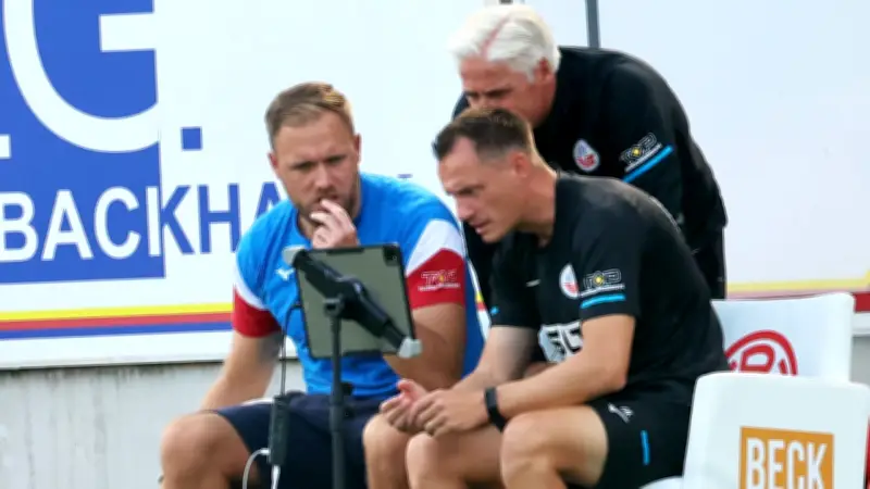 Hansa Rostock setzt auf Kontinuität: Trainerteam um Brinkmann verlängert