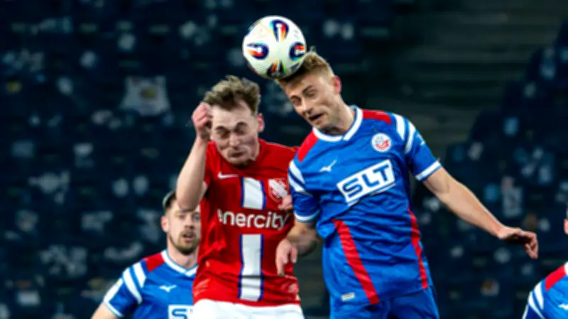 Hansa Rostock zieht souverän ins Halbfinale ein: Kopfballshow gegen Neubrandenburg