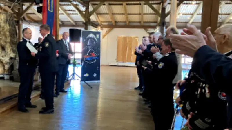 Höchste Feuerwehr-Ehrung: Uwe Henning erhält Deutsches Ehrenkreuz in Gold