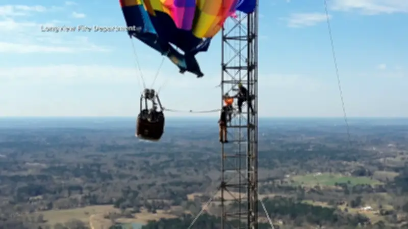 Heißluftballon verfängt sich in Mobilfunkmast: Spezialkräfte im Großeinsatz