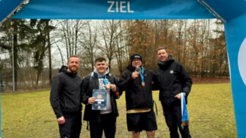 Heldenmarsch in Mecklenburg: Zwei Freunde trotzen Schmerzen und Wetter