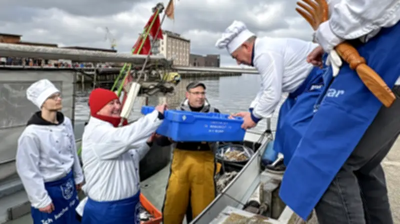 Heringstage 2026 in Wismar: Traditioneller Fischmarkt lockt tausende Besucher an