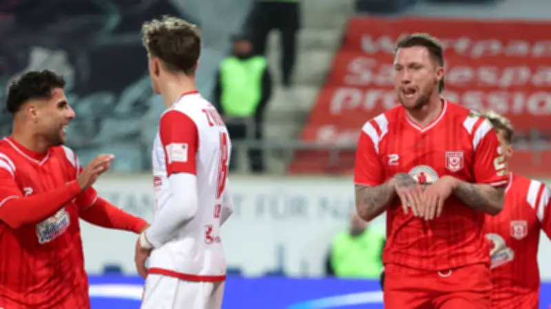 HFC-Star Jan Löhmannsröben: Hoppelhäschen-Jubel nach Tor löst verrückte Fan-Wette aus