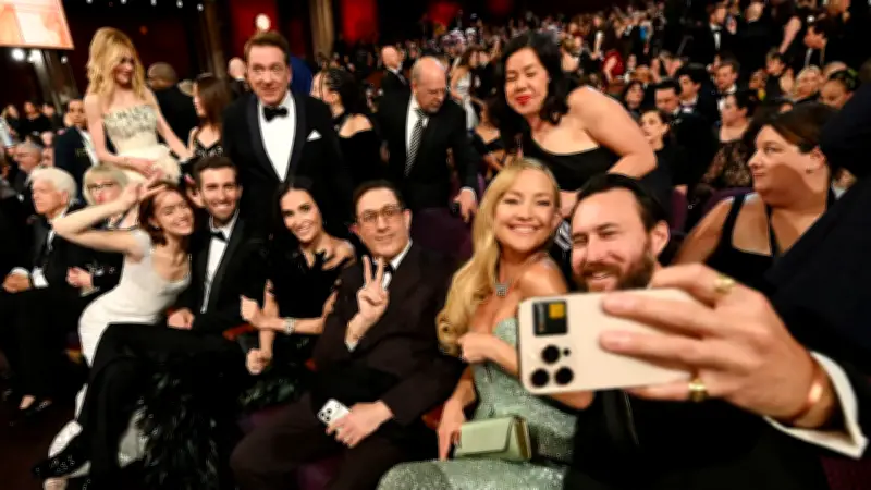 Hinter den Kulissen der Oscars: Selfies, Snacks und geheime Momente