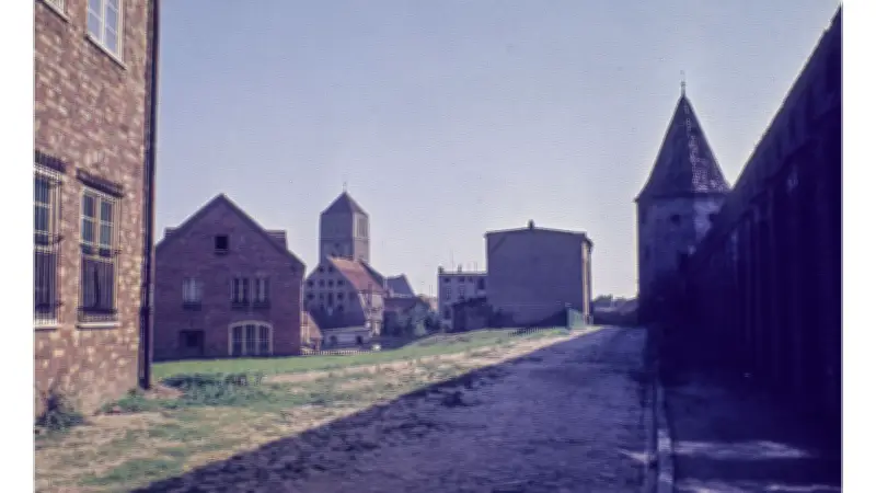 Historische Ansichten: Rostocks 50er-Jahre mit Kneipenhaus und Kindergarten kehren zurück