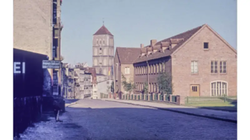 Historische Ansichten: Vergessene Handwerkskunst und Kindheitserinnerungen in Rostock