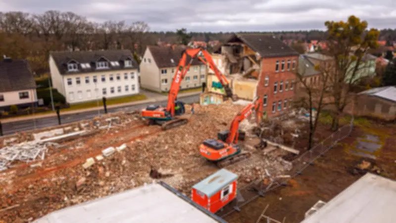 Historische Schulgebäude in Torgelow weichen neuem Drogeriemarkt