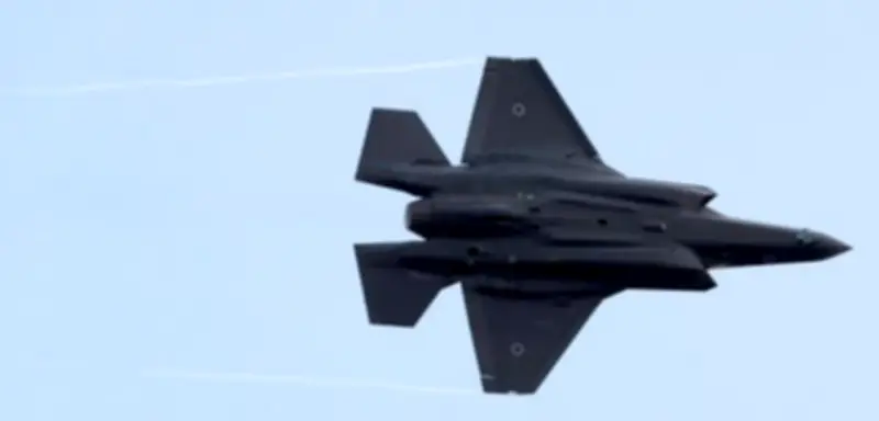 Historischer Abschuss: Israelische F-35 zerstört iranische Yak-130 über Teheran