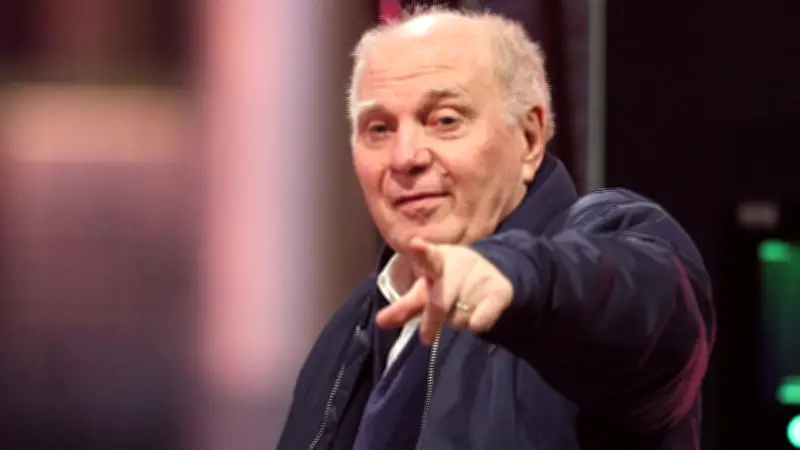 Hoeneß-Entrüstung nach Bayern-Debakel: Schiedsrichter-Leistung als „schlechteste aller Zeiten“ verurteilt