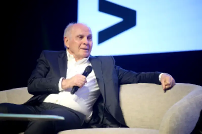 Hoeneß kritisiert VAR: Technik erschwert Schiedsrichter-Arbeit in der Bundesliga