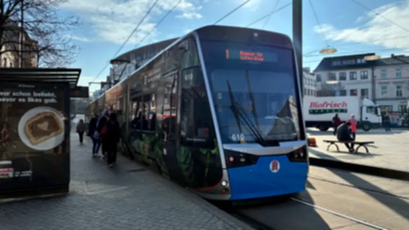 Hohe Spritpreise treiben Rostocker in Busse und Bahnen: RSAG verzeichnet Fahrgastanstieg