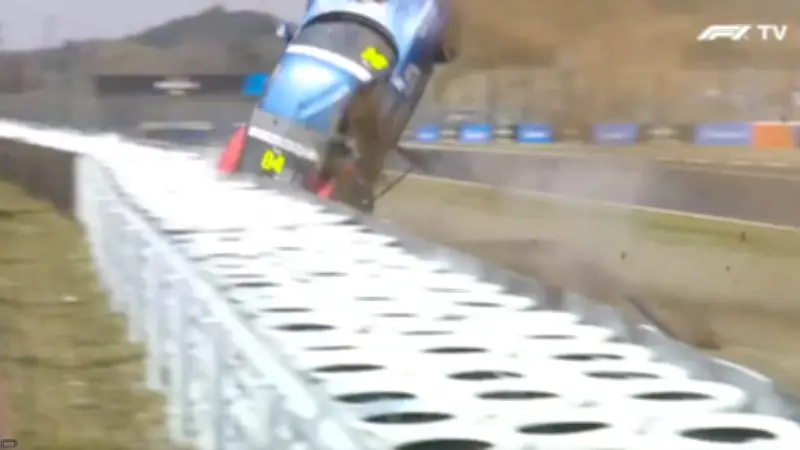 Horror-Crash in Suzuka: Porsche-Fahrer überlebt spektakulären Überschlag unverletzt