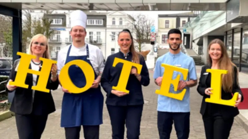 Hotel Neptun versteigert legendäre DDR-Buchstaben: Ein Stück Ostsee-Geschichte für Zuhause