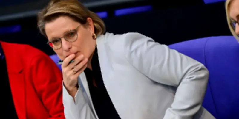 Hubig will Spritpreis-Erhöhungen auf einmal täglich beschränken – Vorbild Österreich