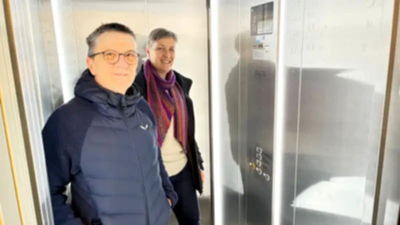 Hundertjähriges Gemeindehaus in Halle: Modernisierung mit barrierefreiem Aufzug abgeschlossen