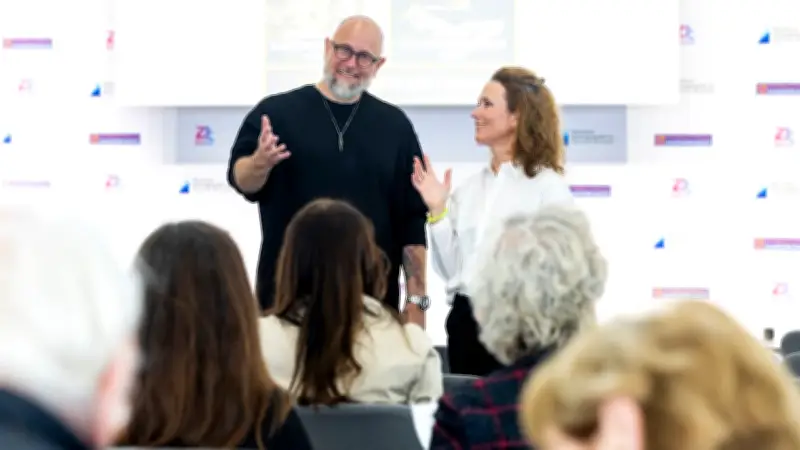 Hypnotiseur Jan Becker kämpft für gesünderes Handwerk mit digitalen Gesundheitspässen