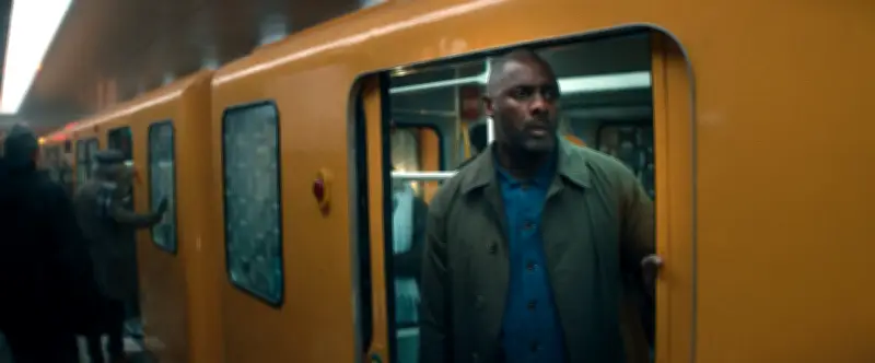 Idris Elba in Berliner U-Bahn-Geiselnahme: Wie realistisch ist die Serie 'Hijack'?