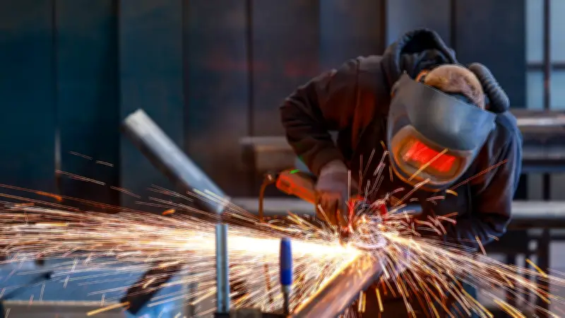 Ifo-Umfrage: Deutsche Firmen planen weiterhin Stellenabbau trotz leichter Entspannung