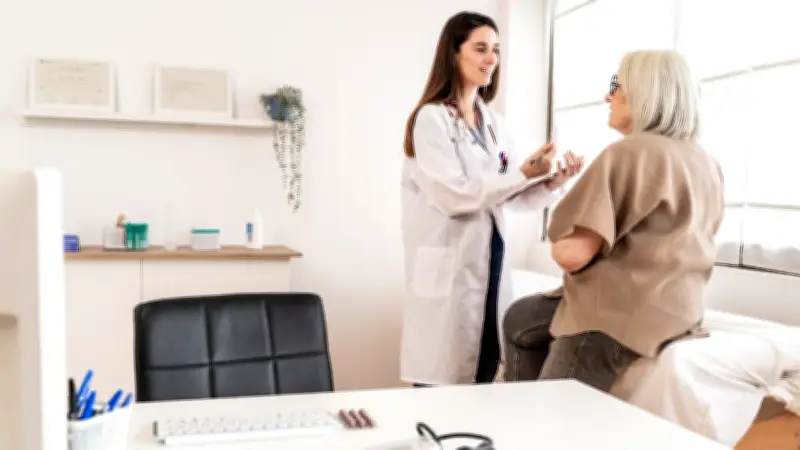 IKK-Chef fordert radikale Krankenkassen-Reform: Pauschale statt prozentuale Beiträge