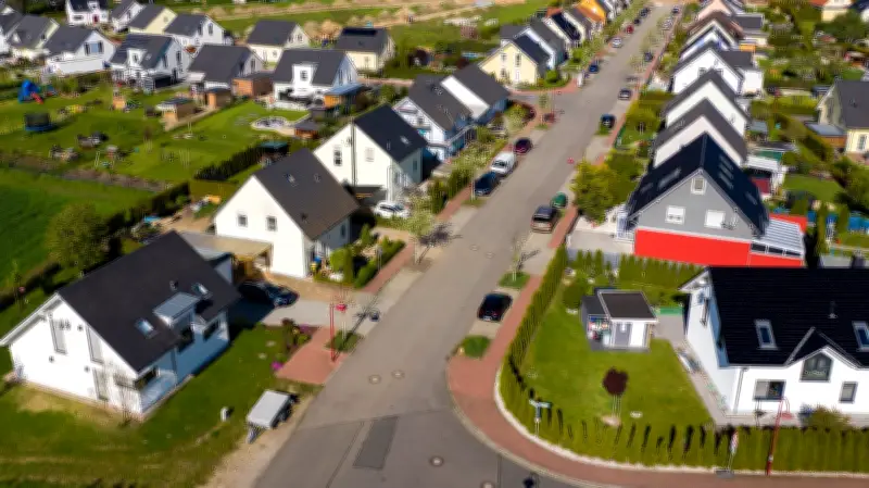 Immobilienpreise steigen 2025 erstmals seit drei Jahren - Iran-Konflikt treibt Zinsen hoch