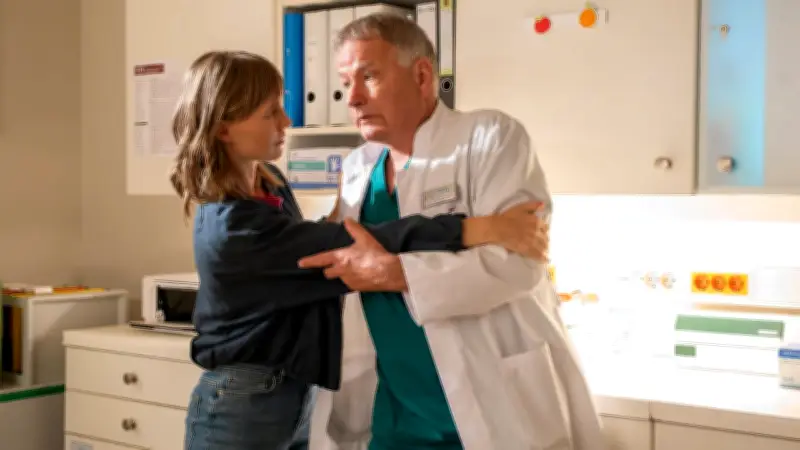 In aller Freundschaft: Spenderherz-Drama und schicksalhafte Begegnung vor der Sachsenklinik