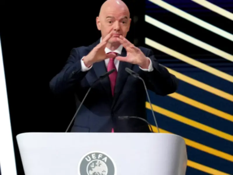 Infantino will Rote Karte für Mund-Zuhalten: FIFA-Boss kündigt harte Maßnahmen an