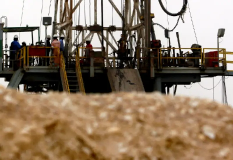 Iran attackiert Ölsektor am Golf: Treibstofflager in Flammen, Schifffahrt lahmgelegt